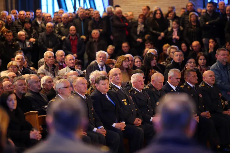 MISA ZADU&Scaron;NICA ZA SLOBODANA PRALJKA: U crkvi Svete Mati Slobode okupili se generali, do&scaron;ao je i Thompson