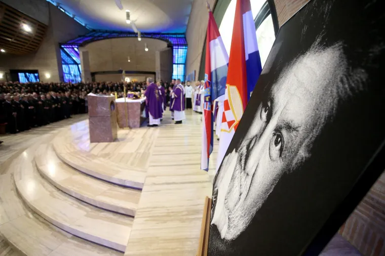 MISA ZADU&Scaron;NICA ZA SLOBODANA PRALJKA: U crkvi Svete Mati Slobode okupili se generali, do&scaron;ao je i Thompson