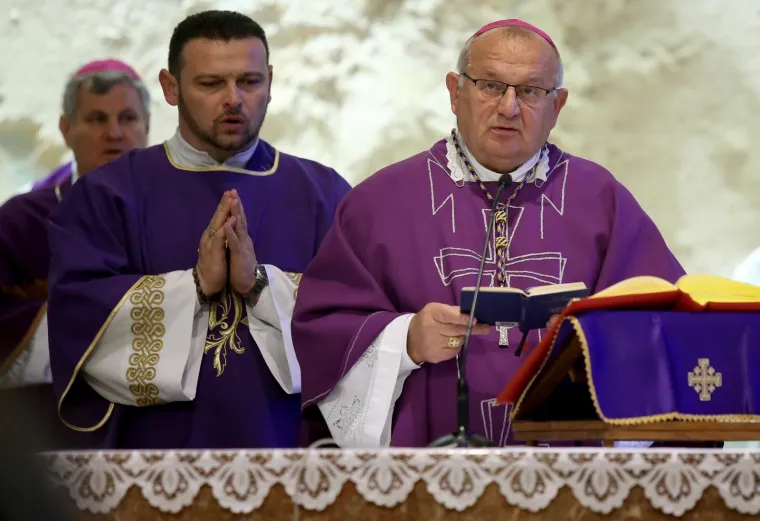 MISA ZADU&Scaron;NICA ZA SLOBODANA PRALJKA: U crkvi Svete Mati Slobode okupili se generali, do&scaron;ao je i Thompson