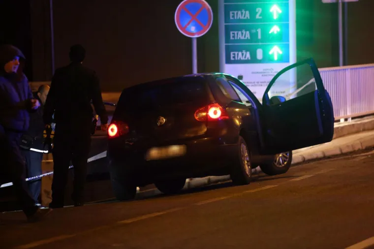 U PUCNJAVI U RIJECI OZLIJEĐENA JEDNA OSOBA: U tijeku je očevid nad VW Golfom BiH registracija