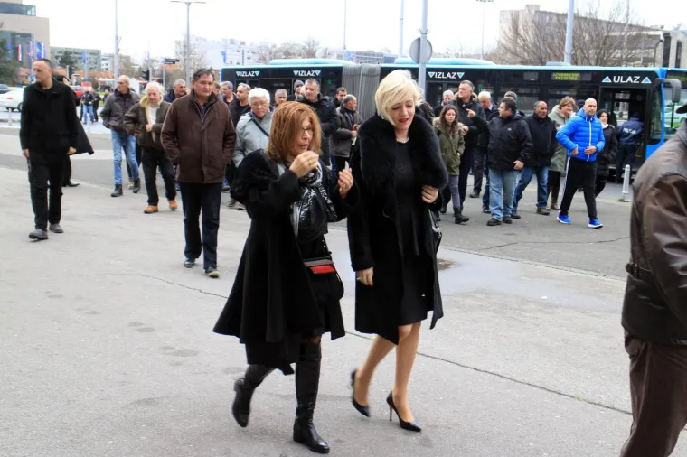 Građani pristižu na komemoraciju za Slobodana Praljka u Lisinski