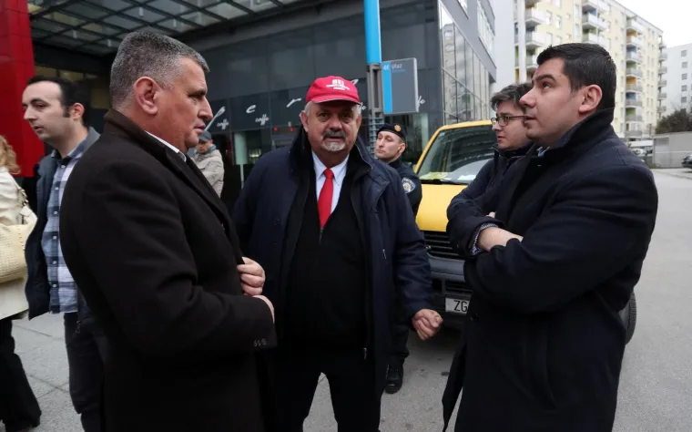 Građanska inicijativa 'Ne daj se Cetino' organizirala mirni prosvjed protiv termoelektrane Peruća