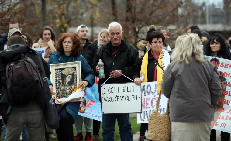 Građanska inicijativa 'Ne daj se Cetino' organizirala mirni prosvjed protiv termoelektrane Peruća