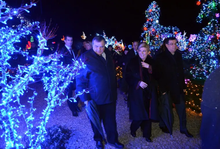 PREDSJEDNICA POSJETILA MAGIČNO IMANJE OBITELJI SALAJ: Ove godine Božićnu priču krasi dva i pol milijuna lampica