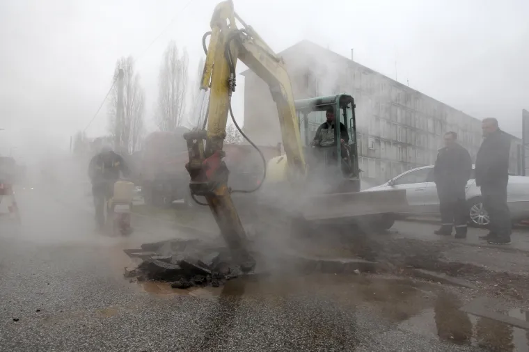 Zbog puknuća vrelovoda u Voltinom stanovnici zapadnog Zagreba ostali bez grijanja