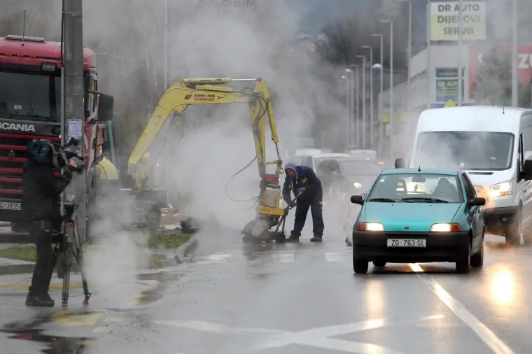 Zbog puknuća vrelovoda u Voltinom stanovnici zapadnog Zagreba ostali bez grijanja