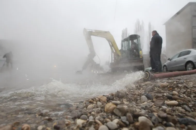 Zbog puknuća vrelovoda u Voltinom stanovnici zapadnog Zagreba ostali bez grijanja