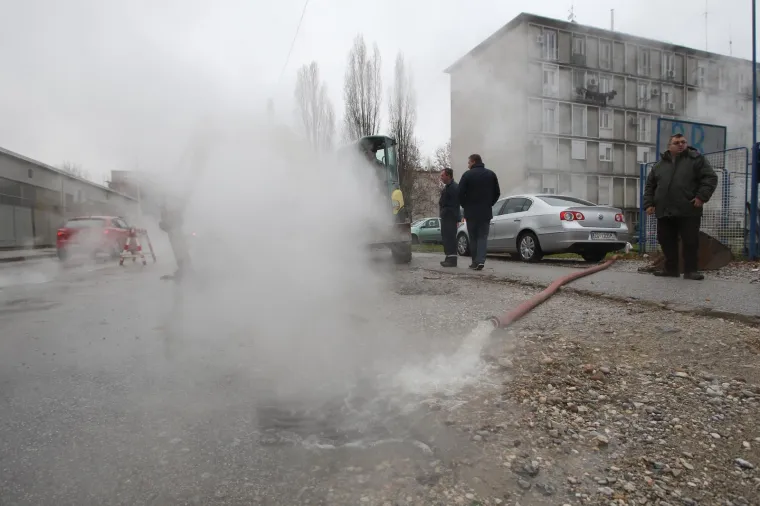Zbog puknuća vrelovoda u Voltinom stanovnici zapadnog Zagreba ostali bez grijanja
