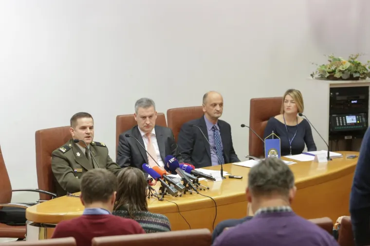 POLICIJA ODRŽALA KONFERENCIJU ZA MEDIJE: Dovršili su kriminalističko istraživanje o raketiranju Banskih dvora 1991.