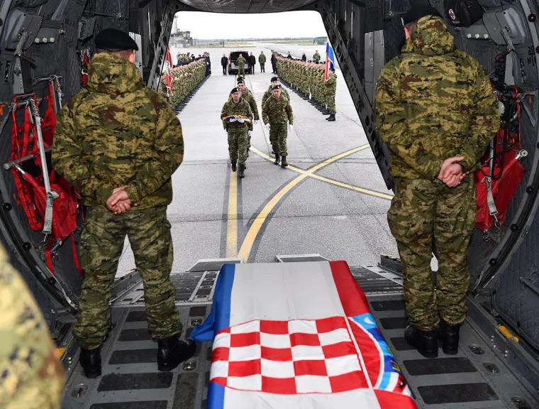Tijelo preminulog vojnika prevezeno iz Litve u RH