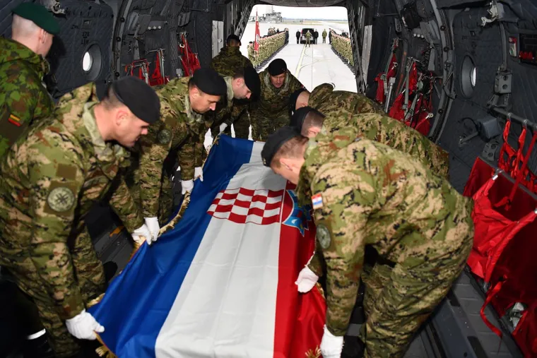 Tijelo preminulog vojnika prevezeno iz Litve u RH