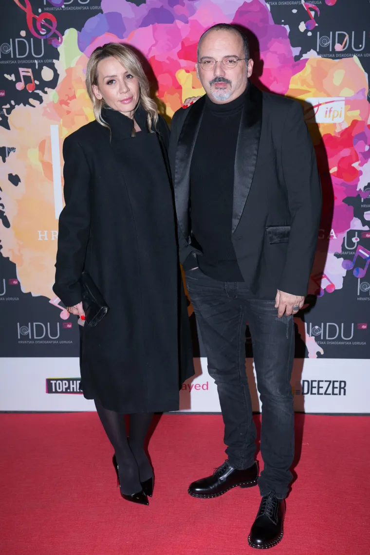 TONY, ROZGA, MIA, ZSA ZSA I KEDŽO SLAVILI: Jelena se presvlačila tri puta u istoj večeri, evo u čemu se sve pojavila