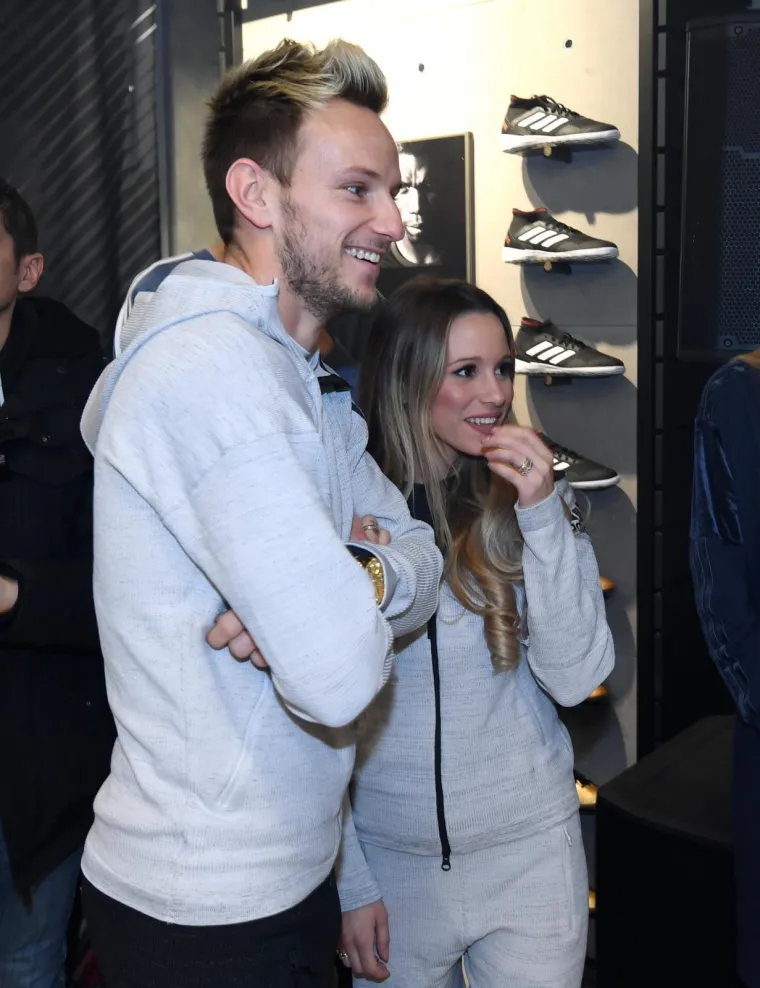 RAKITIĆ POSJETIO ZAGREB: Zvijezda Barcelone družila se s dinamovcima i odu&scaron;evila fanove