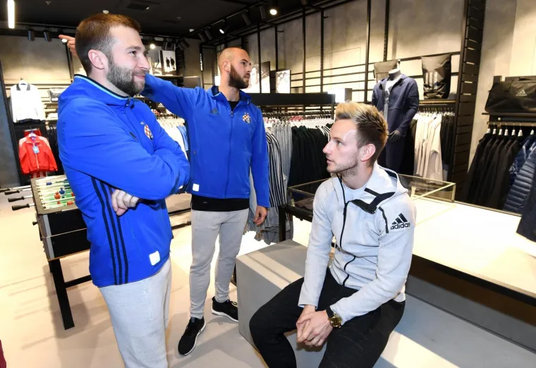 RAKITIĆ POSJETIO ZAGREB: Zvijezda Barcelone družila se s dinamovcima i odu&scaron;evila fanove