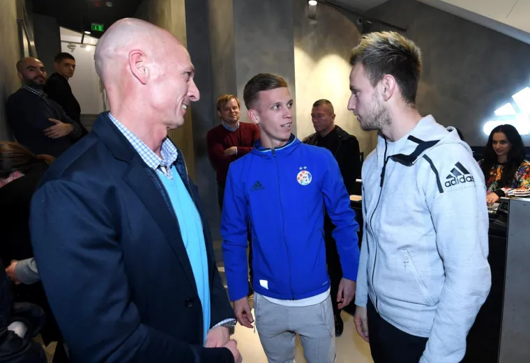RAKITIĆ POSJETIO ZAGREB: Zvijezda Barcelone družila se s dinamovcima i odu&scaron;evila fanove