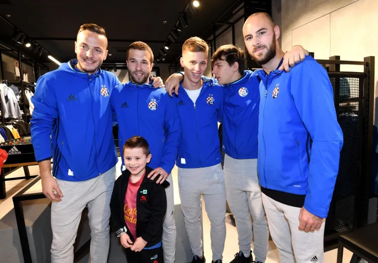 RAKITIĆ POSJETIO ZAGREB: Zvijezda Barcelone družila se s dinamovcima i odu&scaron;evila fanove