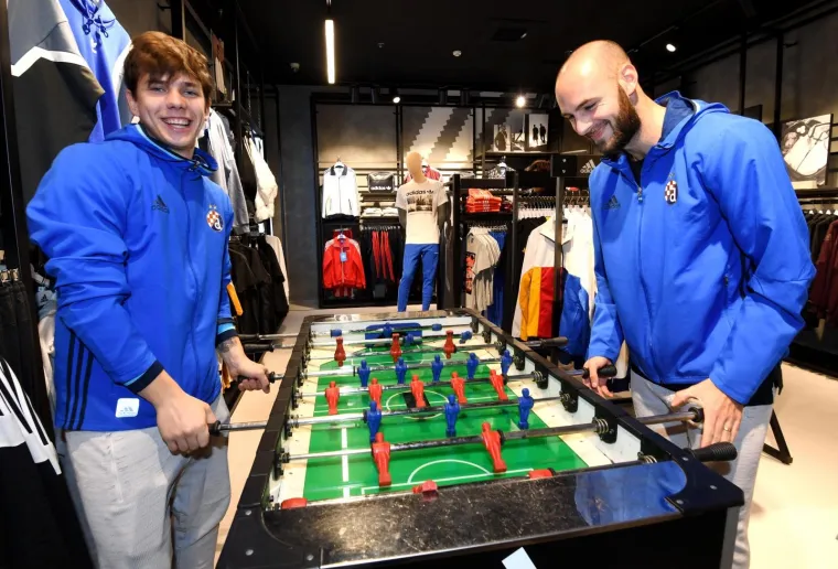 RAKITIĆ POSJETIO ZAGREB: Zvijezda Barcelone družila se s dinamovcima i odu&scaron;evila fanove