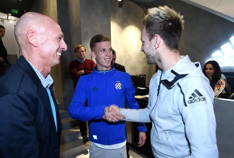 RAKITIĆ POSJETIO ZAGREB: Zvijezda Barcelone družila se s dinamovcima i odu&scaron;evila fanove