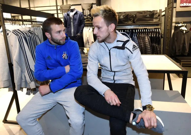 RAKITIĆ POSJETIO ZAGREB: Zvijezda Barcelone družila se s dinamovcima i odu&scaron;evila fanove