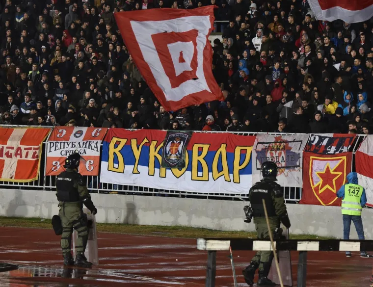 VELIKI SUKOB DELIJA I GROBARA: Večiti derbi obilježio je krvavi sukob dvaju navijačkih skupina