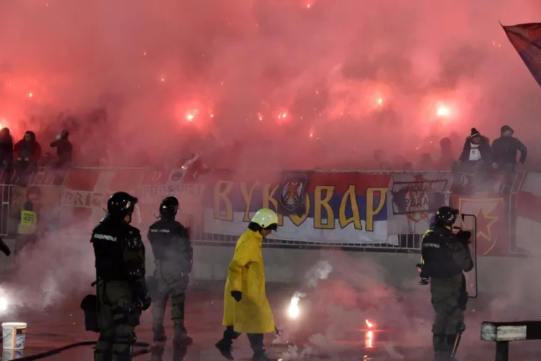 VELIKI SUKOB DELIJA I GROBARA: Večiti derbi obilježio je krvavi sukob dvaju navijačkih skupina