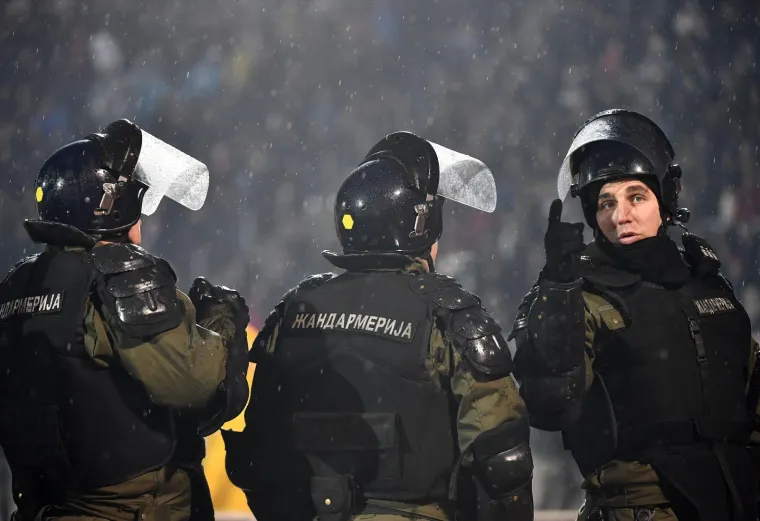 VELIKI SUKOB DELIJA I GROBARA: Večiti derbi obilježio je krvavi sukob dvaju navijačkih skupina