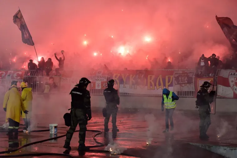 VELIKI SUKOB DELIJA I GROBARA: Večiti derbi obilježio je krvavi sukob dvaju navijačkih skupina