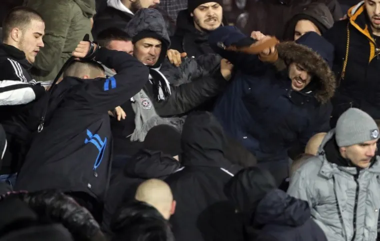 VELIKI SUKOB DELIJA I GROBARA: Večiti derbi obilježio je krvavi sukob dvaju navijačkih skupina