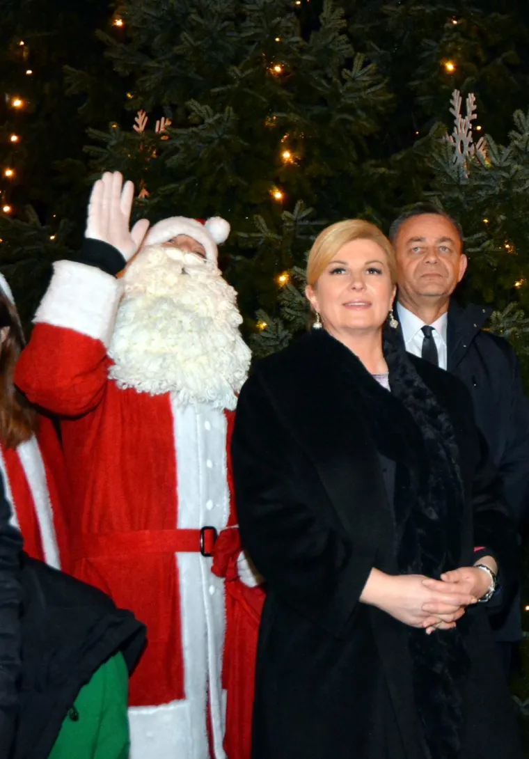 Predsjednica Grabar-Kitarović otvorila Koprivničku bajku i ku&scaron;ala tortu