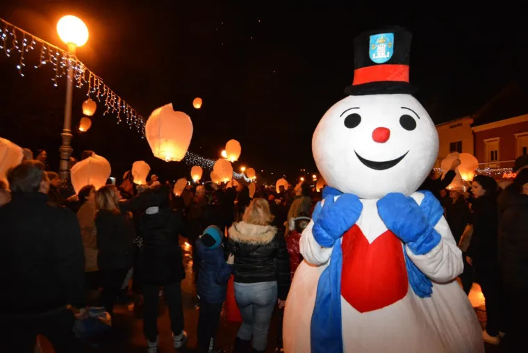 Predsjednica Grabar-Kitarović otvorila Koprivničku bajku i ku&scaron;ala tortu