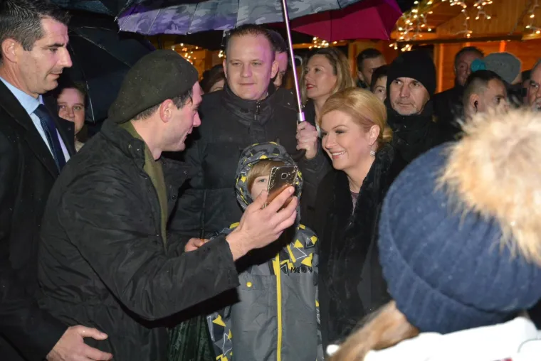 Predsjednica Grabar-Kitarović otvorila Koprivničku bajku i ku&scaron;ala tortu