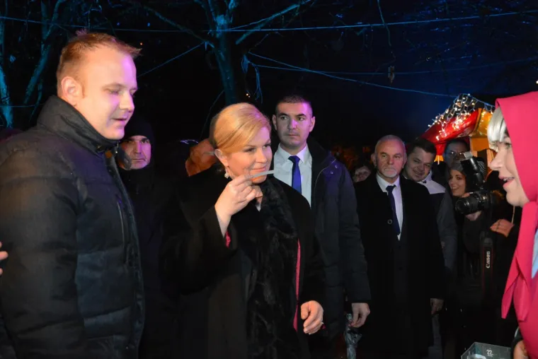 Predsjednica Grabar-Kitarović otvorila Koprivničku bajku i ku&scaron;ala tortu