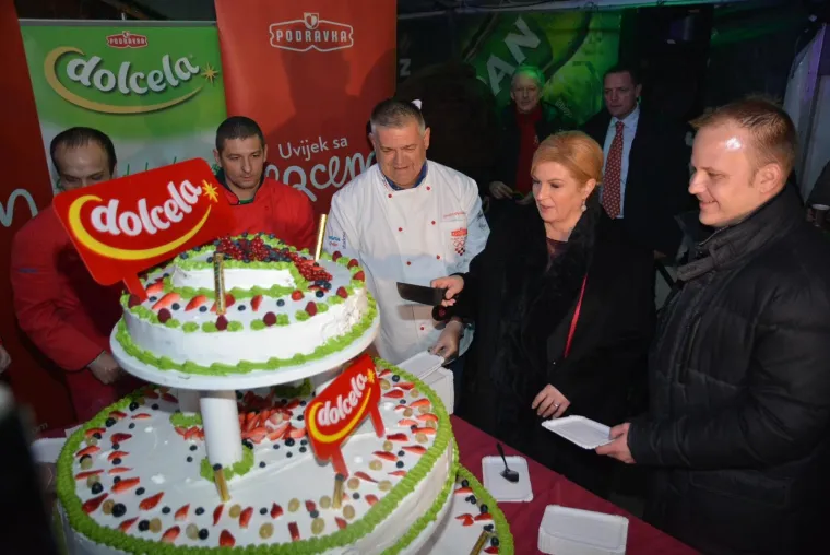 Predsjednica Grabar-Kitarović otvorila Koprivničku bajku i ku&scaron;ala tortu