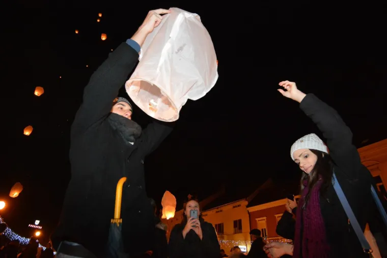 Predsjednica Grabar-Kitarović otvorila Koprivničku bajku i ku&scaron;ala tortu