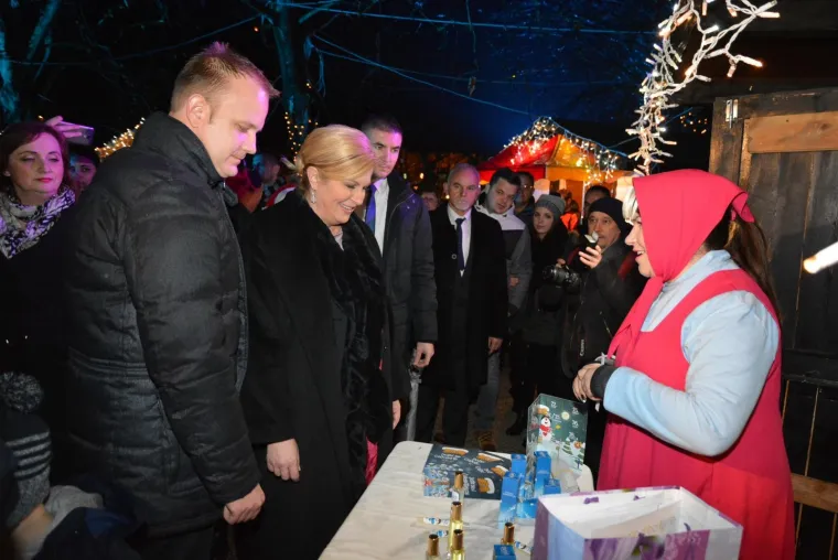 Predsjednica Grabar-Kitarović otvorila Koprivničku bajku i ku&scaron;ala tortu