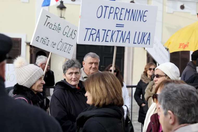 RADNICI DALMACIJAVINA PROSVJEDOVALI ISPRED VLADE: 'Lako je uzeti, teško vratiti', 'Dosta zanemarivanju radnika'