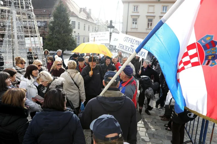 Na Trgu svetog Marka prosvjedovali su radnici Dalmacijavina.