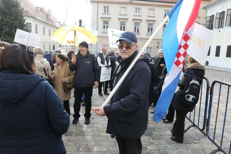 Na Trgu svetog Marka radnici Dalmacijavina organizirali mirni prosvjed