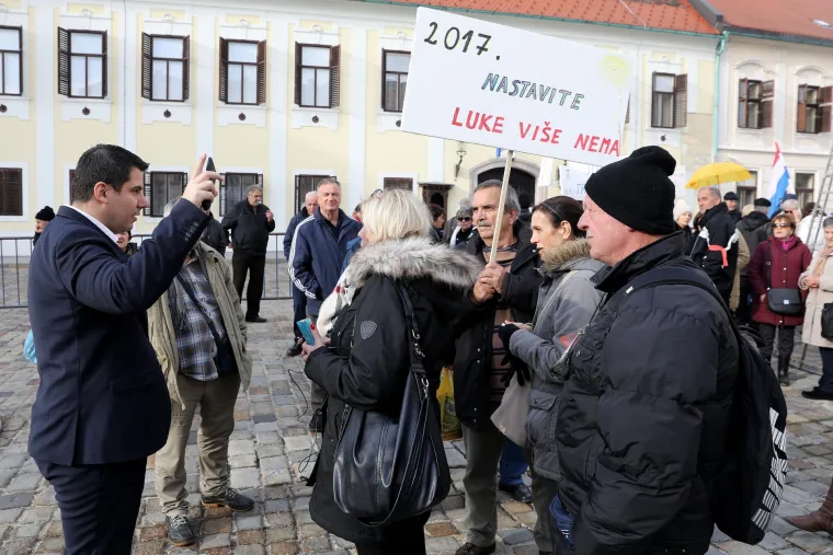 Na Trgu svetog Marka radnici Dalmacijavina organizirali mirni prosvjed