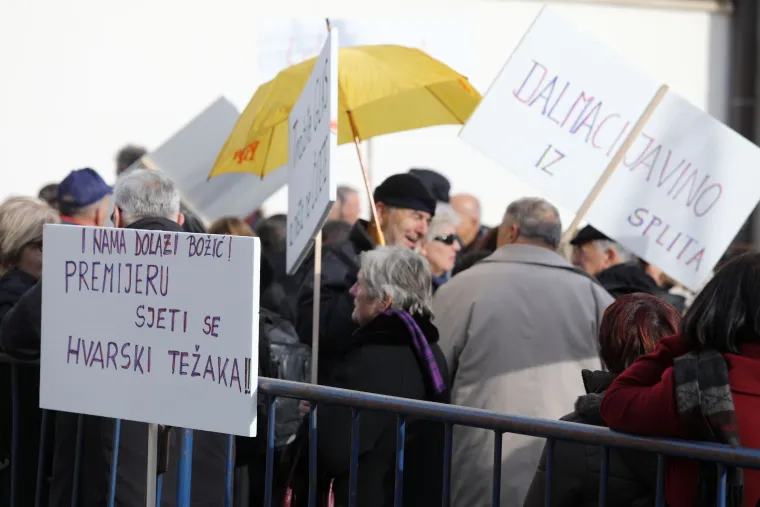 Na Trgu svetog Marka radnici Dalmacijavina organizirali mirni prosvjed