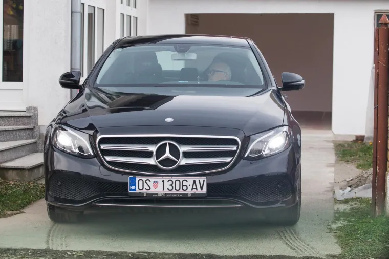 Ovo je svećenik iz Slavonije koji je kupio Mercedesa