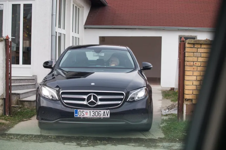 Ovo je svećenik iz Slavonije koji je kupio Mercedesa