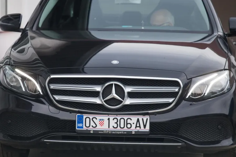 Ovo je svećenik iz Slavonije koji je kupio Mercedesa