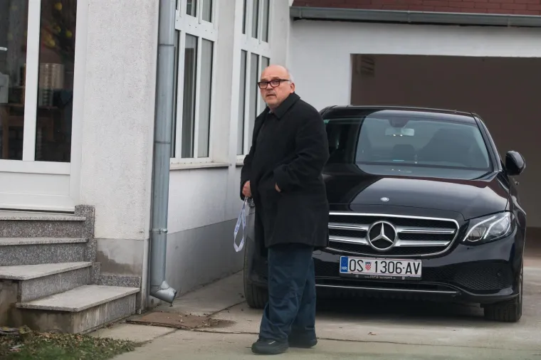 Ovo je svećenik iz Slavonije koji je kupio Mercedesa