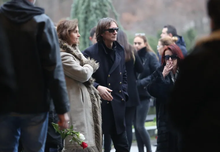 TUŽAN DAN ZA HRVATSKU GLAZBU: Obitelj i prijatelji se na Mirogoju oprostili od legendarnog Tigrana Kalebote