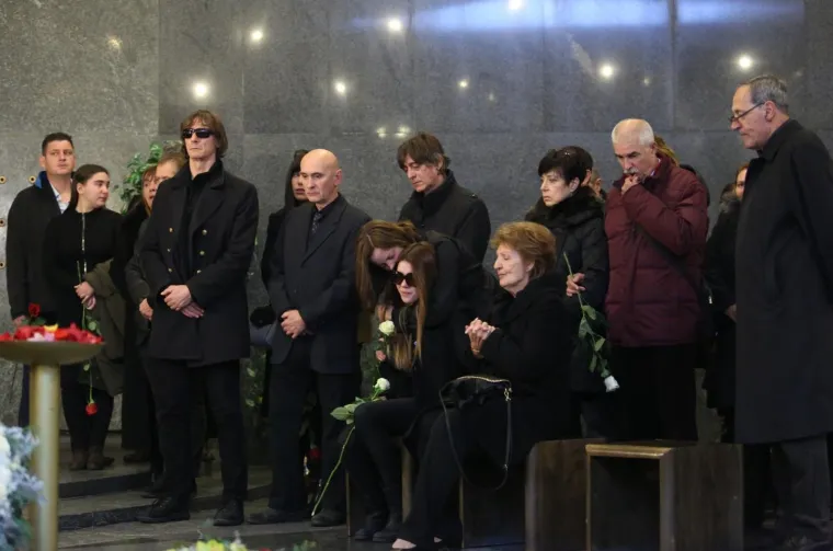 TUŽAN DAN ZA HRVATSKU GLAZBU: Obitelj i prijatelji se na Mirogoju oprostili od legendarnog Tigrana Kalebote