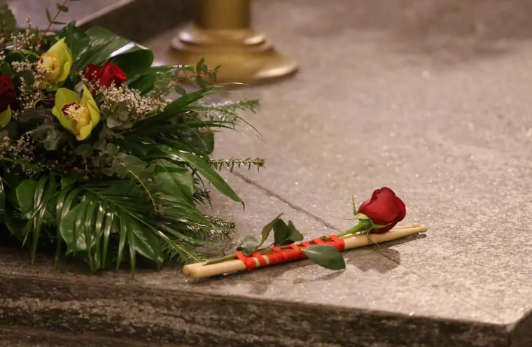TUŽAN DAN ZA HRVATSKU GLAZBU: Obitelj i prijatelji se na Mirogoju oprostili od legendarnog Tigrana Kalebote