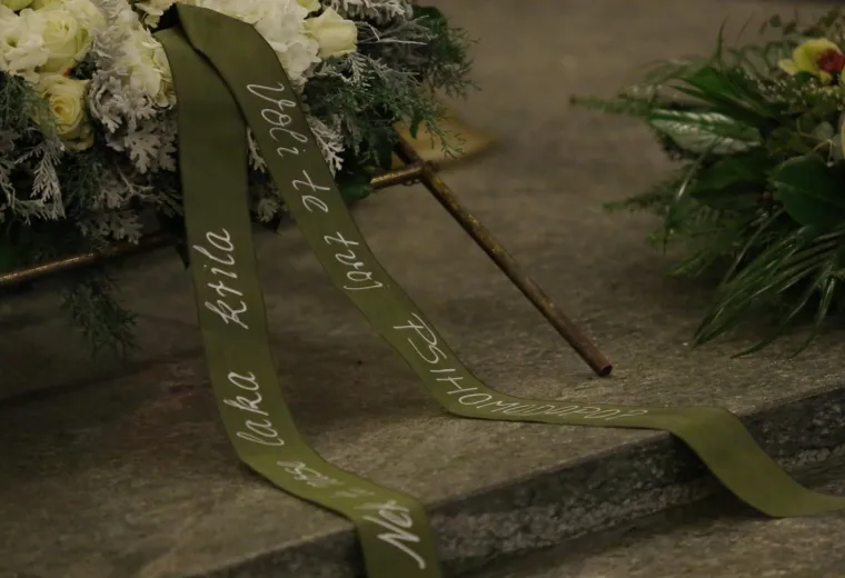 TUŽAN DAN ZA HRVATSKU GLAZBU: Obitelj i prijatelji se na Mirogoju oprostili od legendarnog Tigrana Kalebote