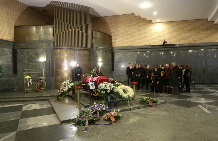 TUŽAN DAN ZA HRVATSKU GLAZBU: Obitelj i prijatelji se na Mirogoju oprostili od legendarnog Tigrana Kalebote