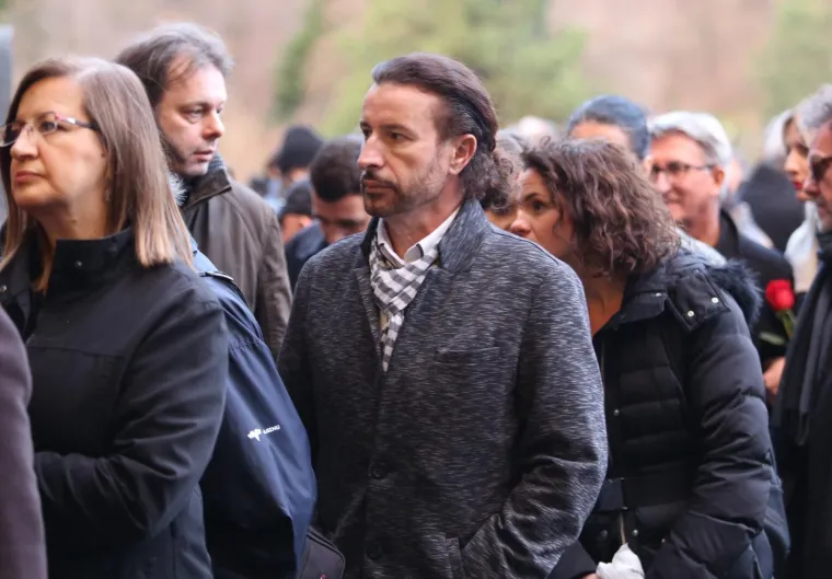 TUŽAN DAN ZA HRVATSKU GLAZBU: Obitelj i prijatelji se na Mirogoju oprostili od legendarnog Tigrana Kalebote